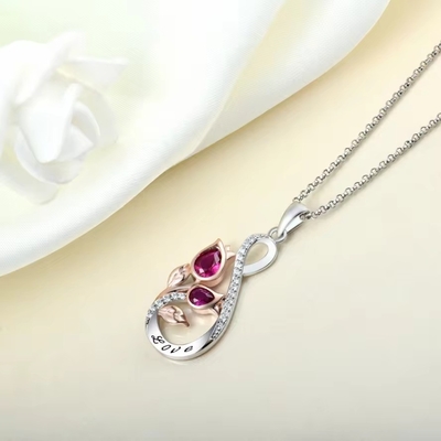 YASVITTI 925 Sterling Silver Classic Ruby Rose Flower Pendant Necklace Cubic Zircon Love Engraved Necklace all'ingrosso