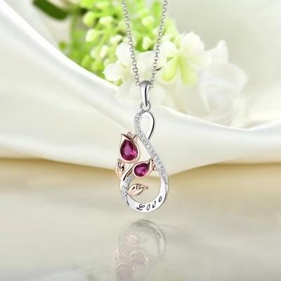 YASVITTI 925 Sterling Silver Classic Ruby Rose Flower Pendant Necklace Cubic Zircon Love Engraved Necklace all'ingrosso