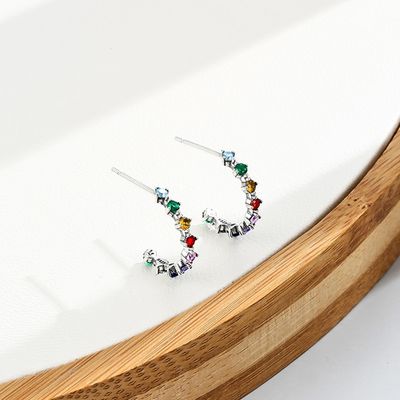 Orecchini degli orecchini 5A Sterling Silver Medium Size Hoop del perno dell'arcobaleno 1.4g di S925 0.6in