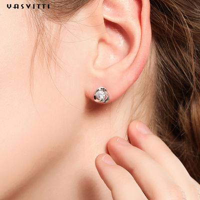 Un trifoglio semplice Diamond Earrings di 925 di Sterling Silver Clover Zircon Earrings del fiore di zircone orecchini del perno