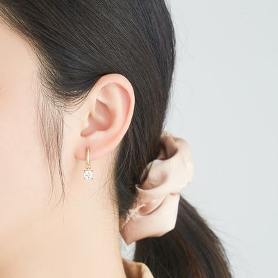 il platino degli insiemi di 0.67in 2.2g Sterling Silver Jewelry ha placcato gli orecchini d'argento dell'ago della CZ