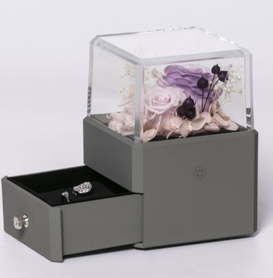 Contenitore di gioielli del fiore della resina Ring Box With Flower Inside 115X115X110mm